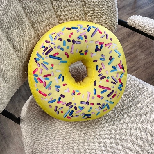 Image of Poduszka Duży Pączek Donut Żółty Z Posypką