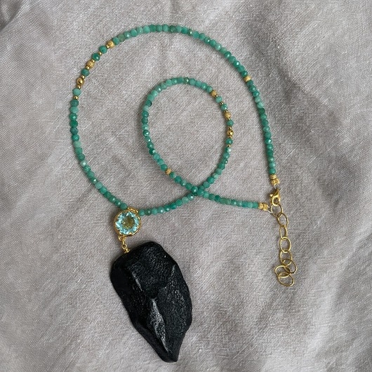 Image of Pakamera Naszyjnik niebieski topaz, amazonit i czarny bursztyn