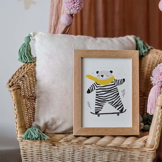 Image of Pakamera Plakat Miś na małej deskorolce - Plakaty Na Ścianę Dla Dzieci