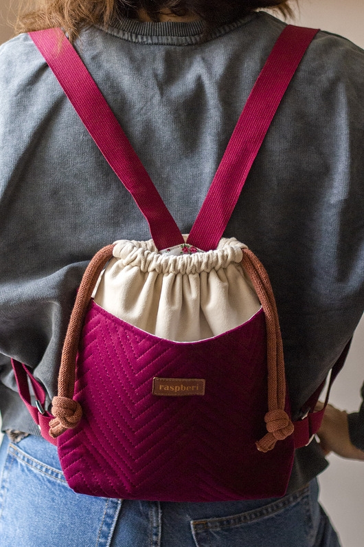 Image of Pakamera Bordowy pikowany mini workoplecak z weluru