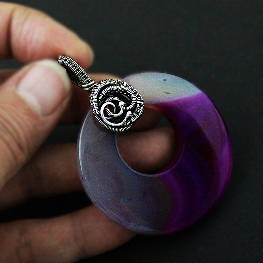 Image of Pakamera Vienna - wisior wire-wrapping z fioletowym agatem
