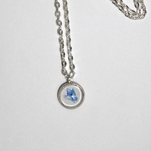 Image of Pakamera Medalion, naszyjnik - Niebieski kwiat - mini