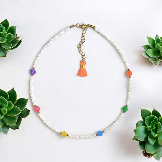 Image of Pakamera Choker : muszla biała i kolorowy jadeit : summer collection