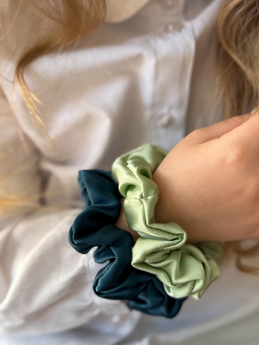 Image of Pakamera Jedwabna scrunchie gumka frotka mini zielona jasna