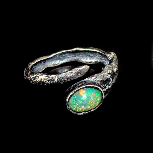 Image of Pakamera Pierścionek opal w gałązce srebra
