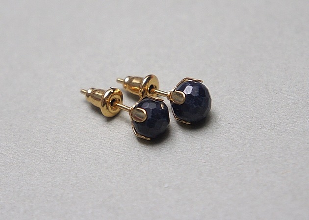 Image of Pakamera Dots - szafiry /alloys collection/ - sztyfty