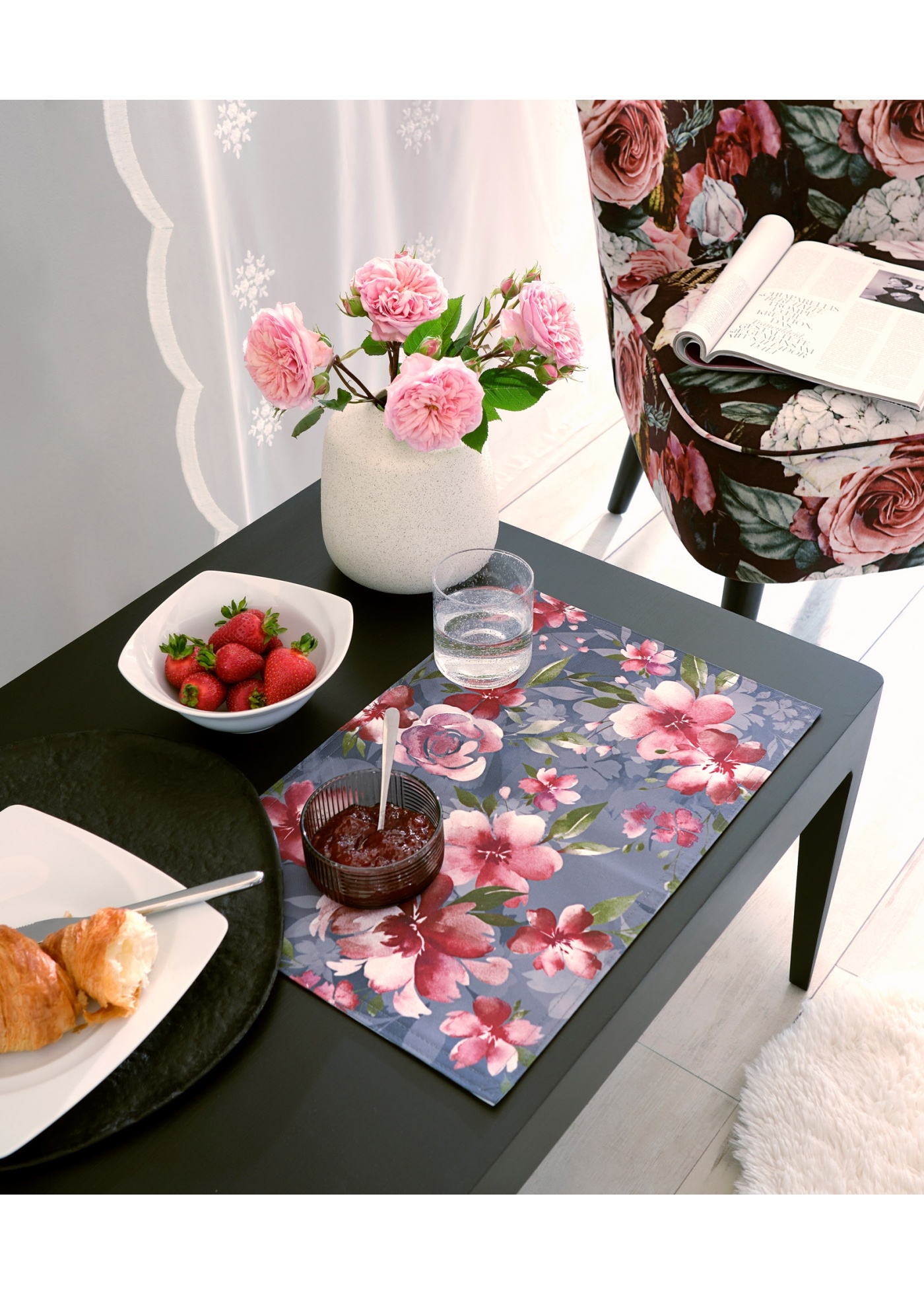 mata stołowa w kwiaty (2 szt.)