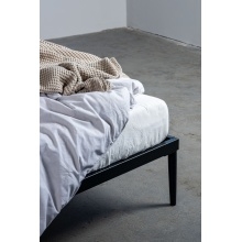 łóżko metalowe tapicerowane ze stelażem medelin 160×200 szare welurowe jodełka