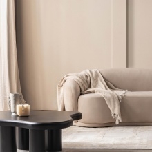 Sofa nerka 3-osobowa Longi jasnobeżowa, welur, obłe kształty