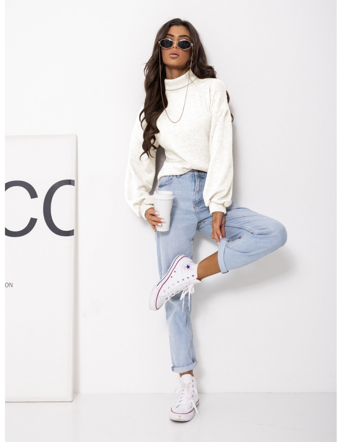 Dzianinowy sweter z golfem ZENARA - biały