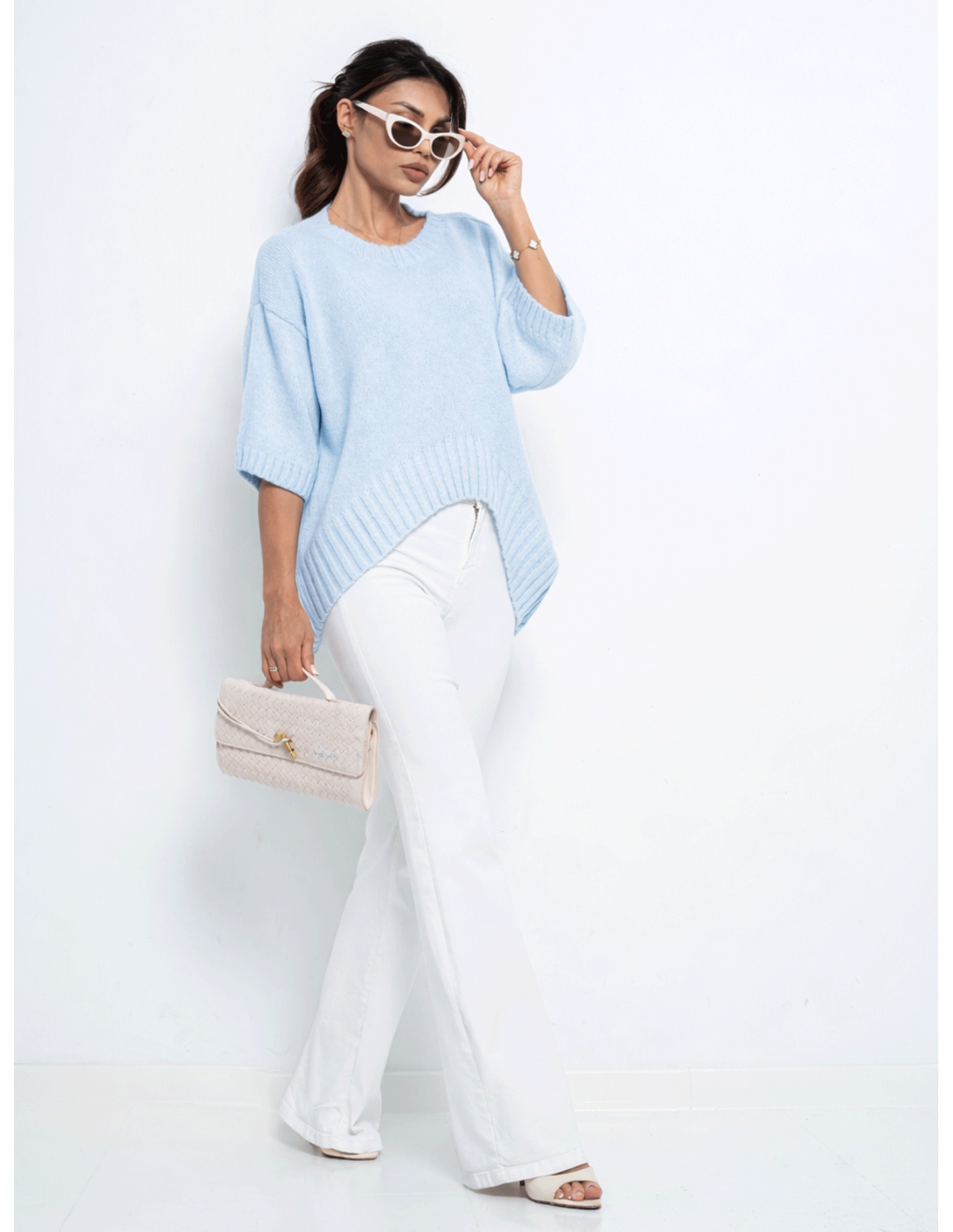 Modny sweter z krótkim rękawem LEANNA - błękitny