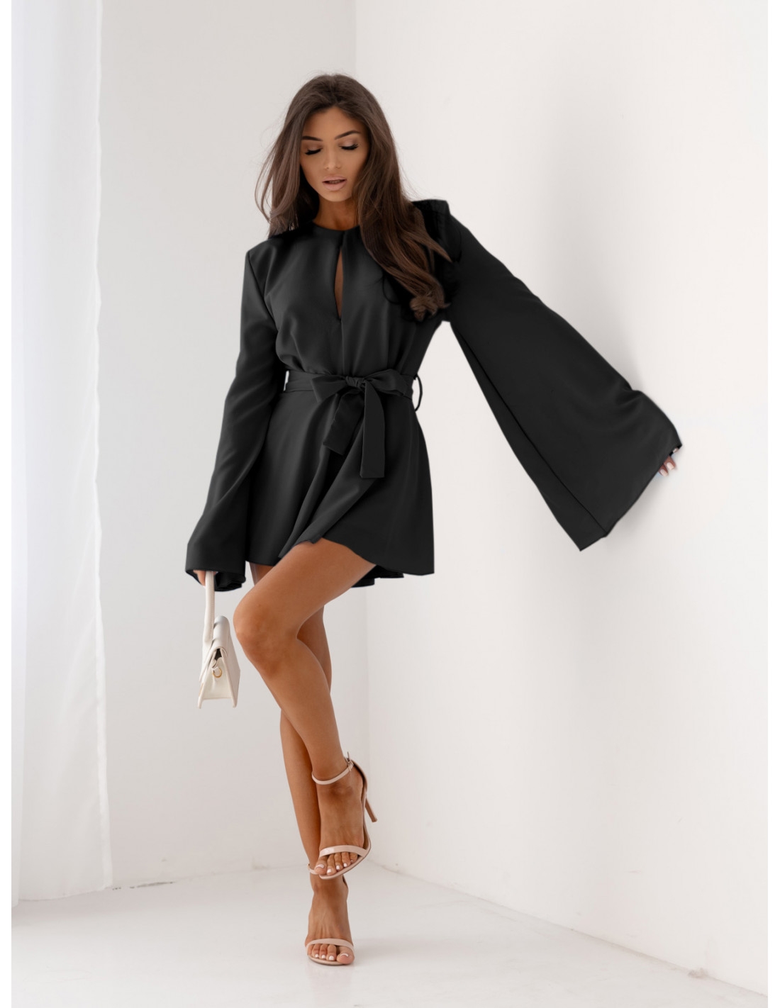 Krótki kombinezon z odkrytymi plecami CELERIA - czarny