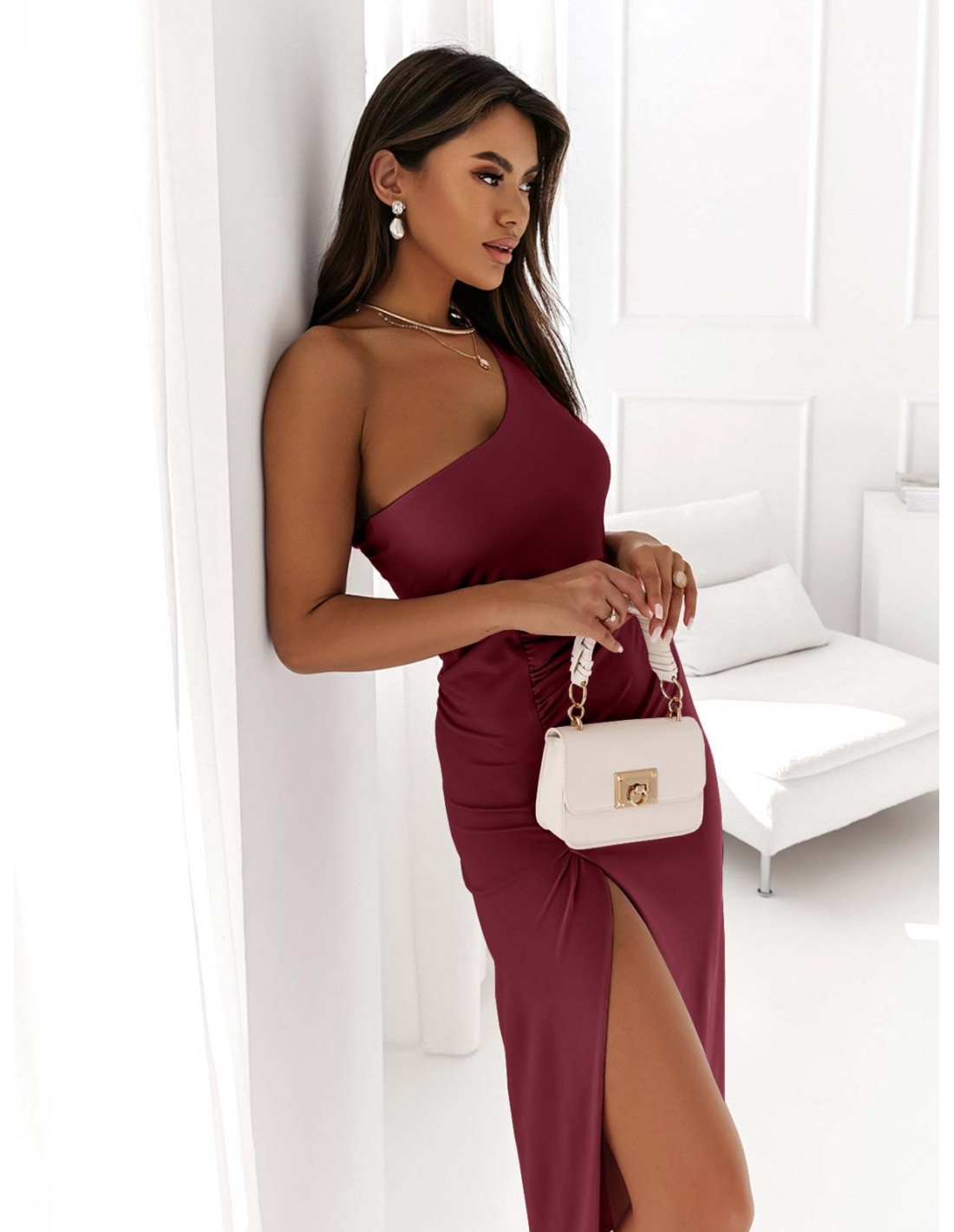 Midi sukienka na jedno ramię - SOFIA - bordowa