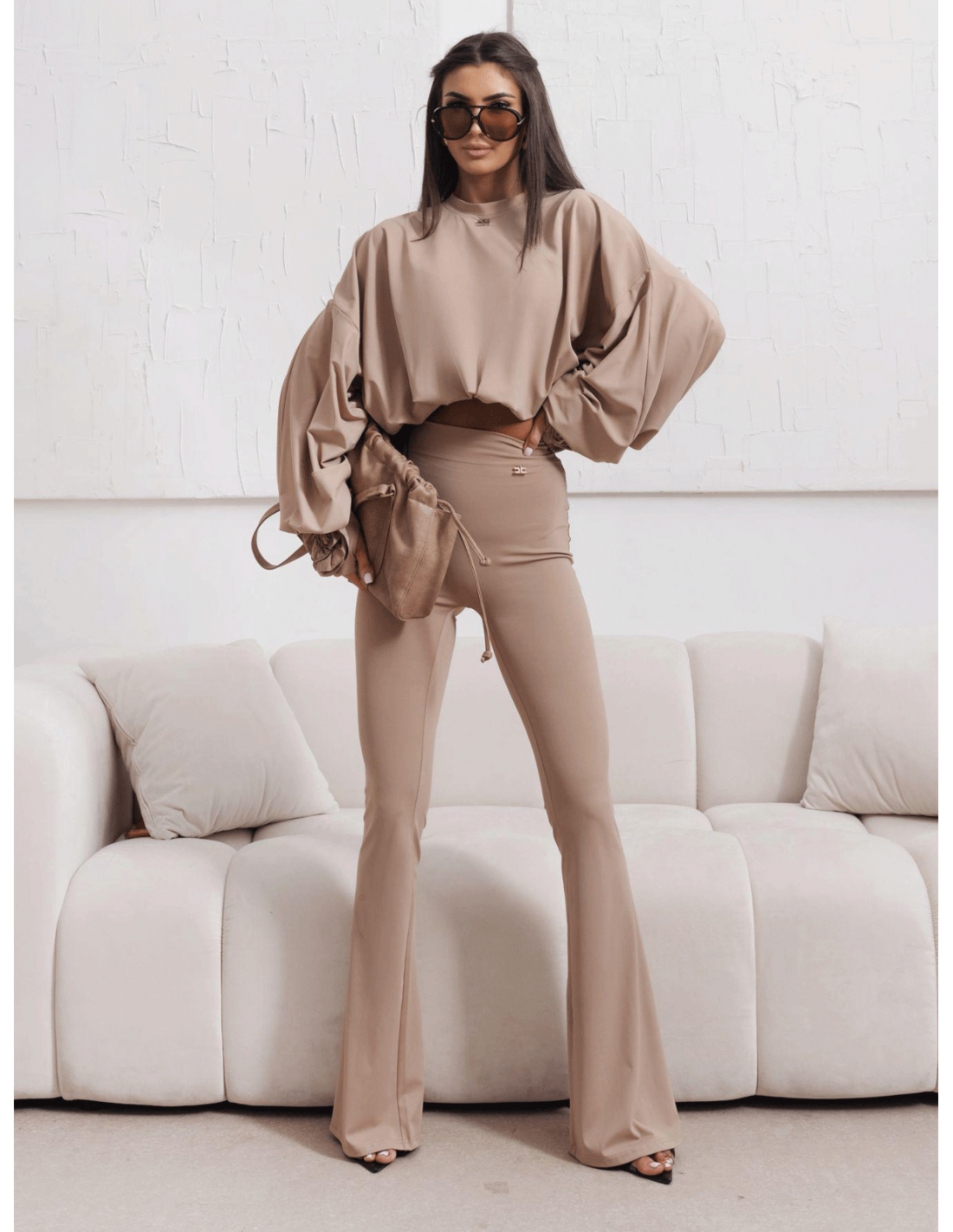 Stylowa bluza oversize ze ściągaczem LURENA – cappuccino