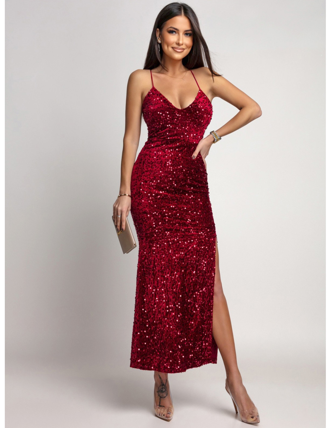 Cekinowa sukienka z odkrytymi plecami VINONA - bordowa