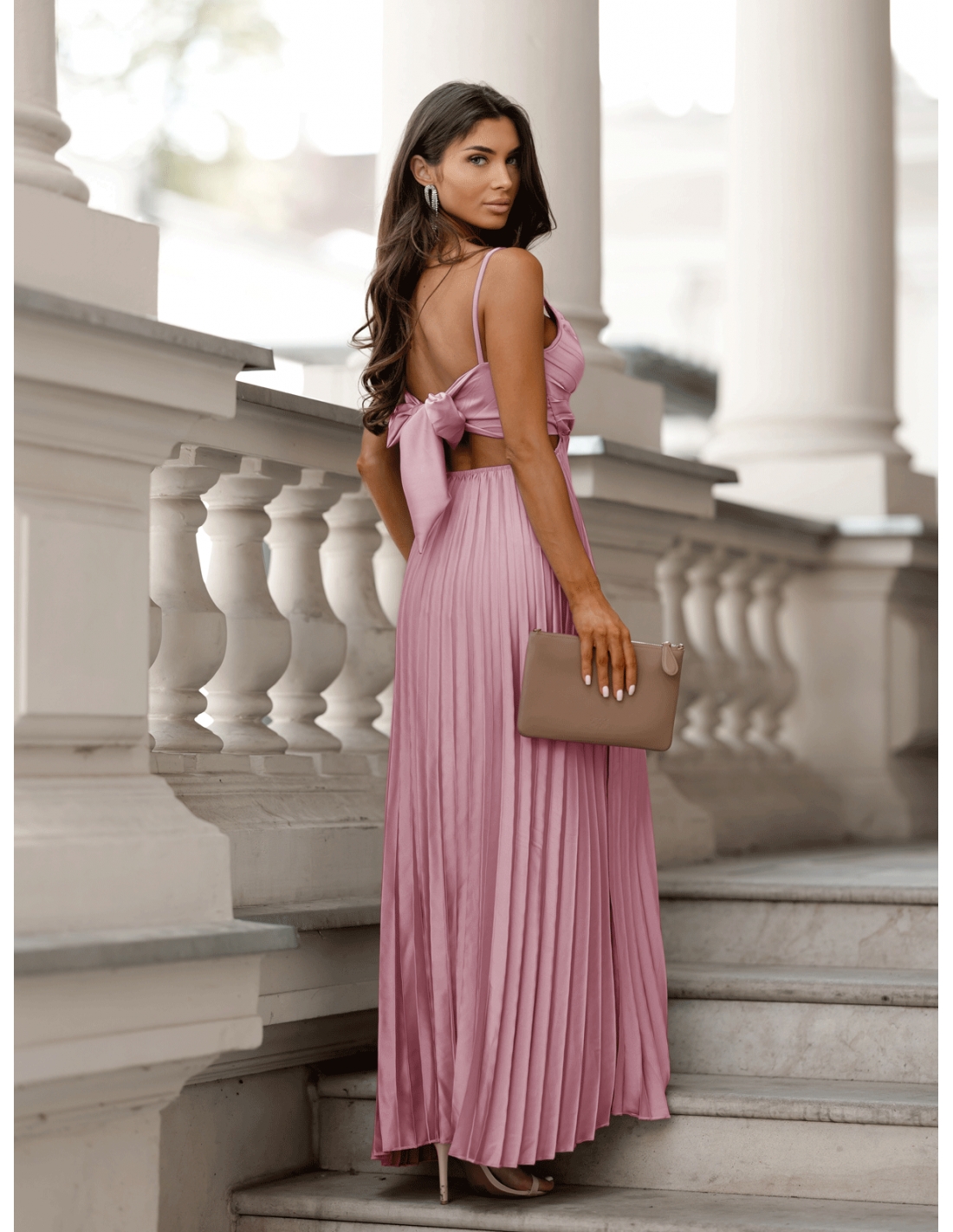 Plisowana sukienka maxi na ramiączkach MAVRA - brudny róż