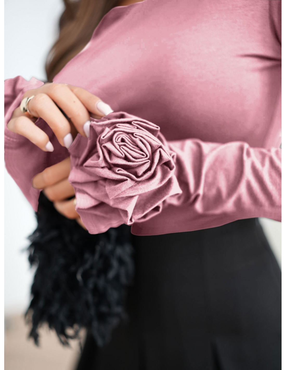 Wiskozowa bluzka z różą na rękawie ELIJA - brudny róż