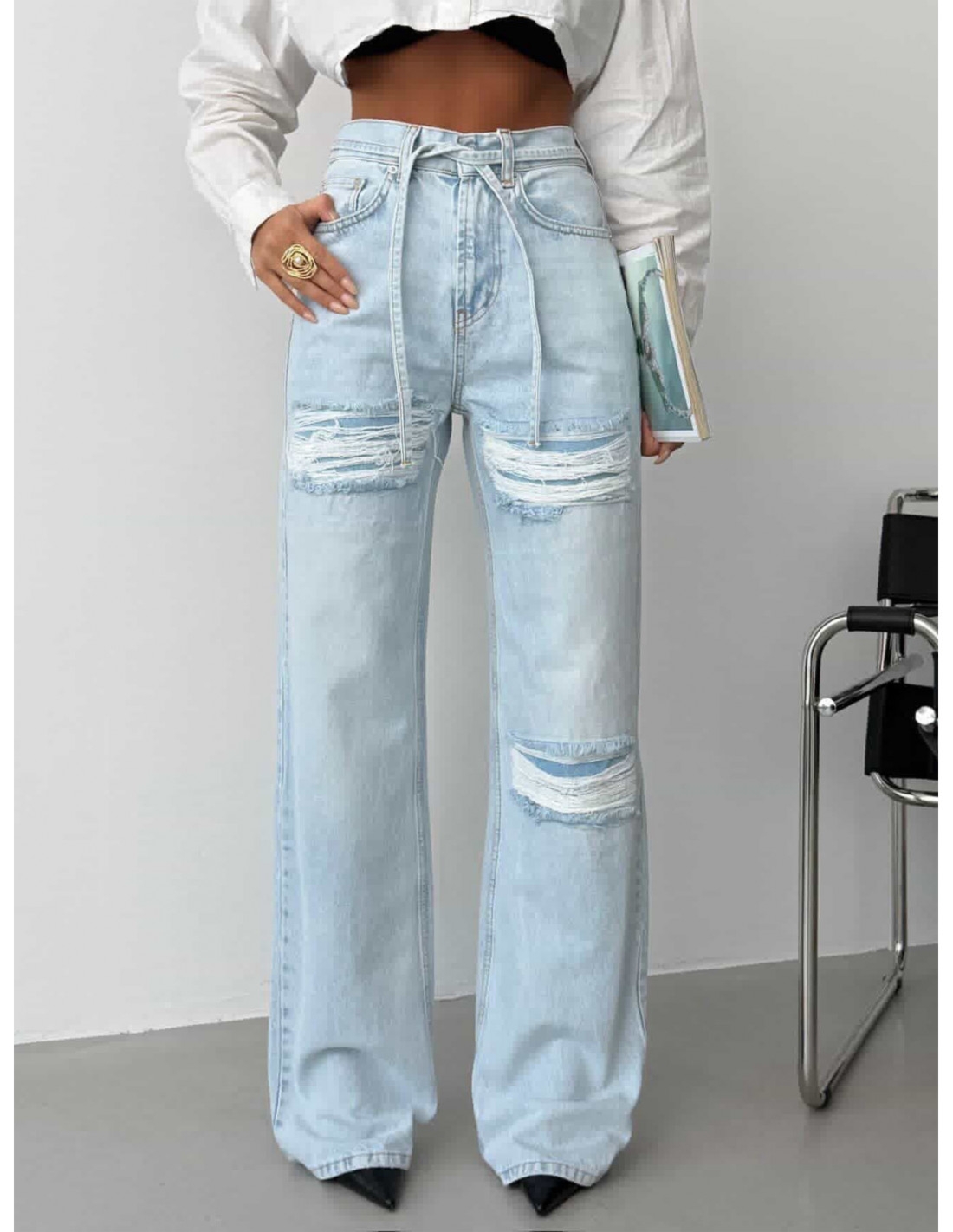 Spodnie jeansy z przetarciami EZRA - jasny jeans