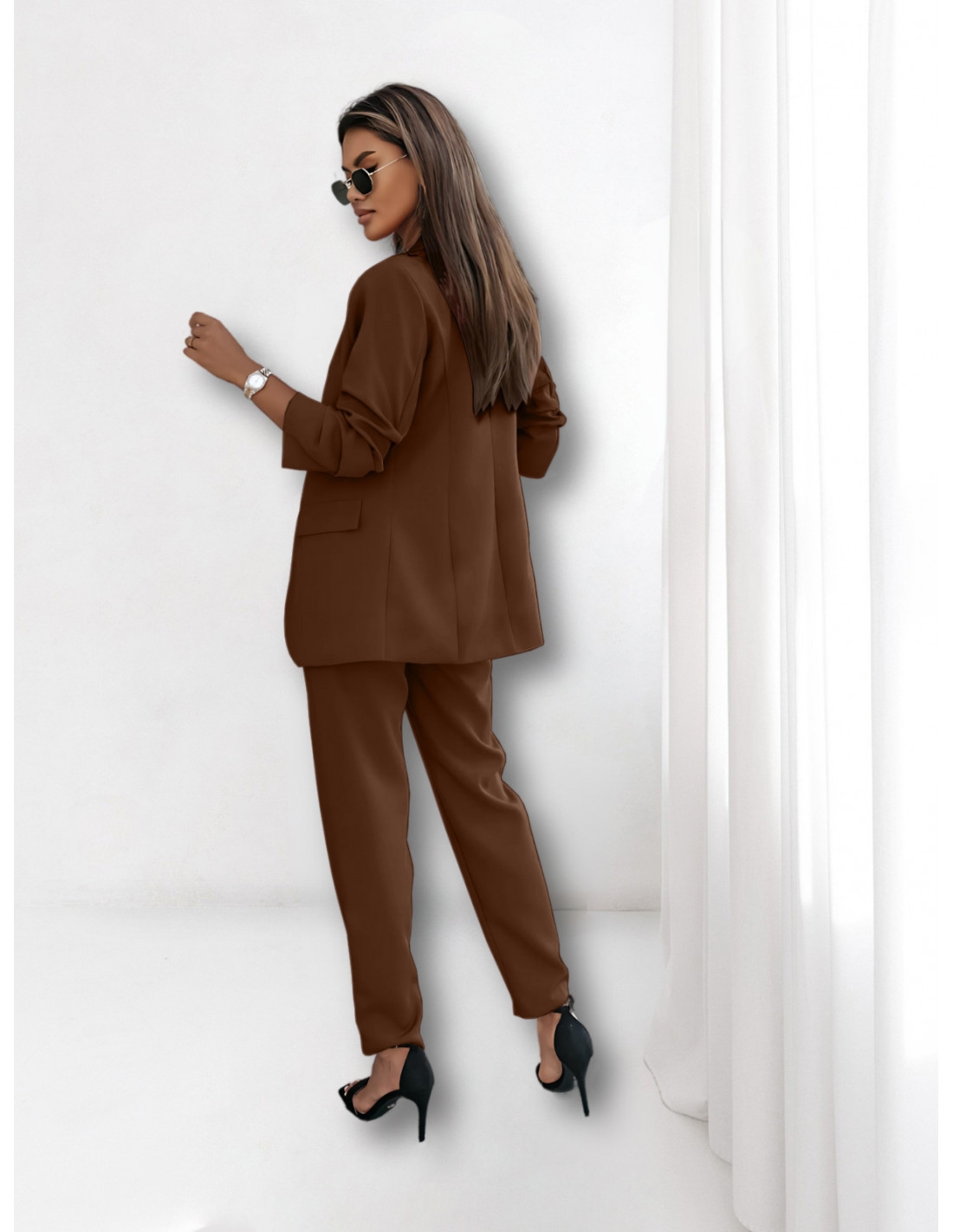 Modny garnitur marynarka i spodnie CETUS - czekoladowy