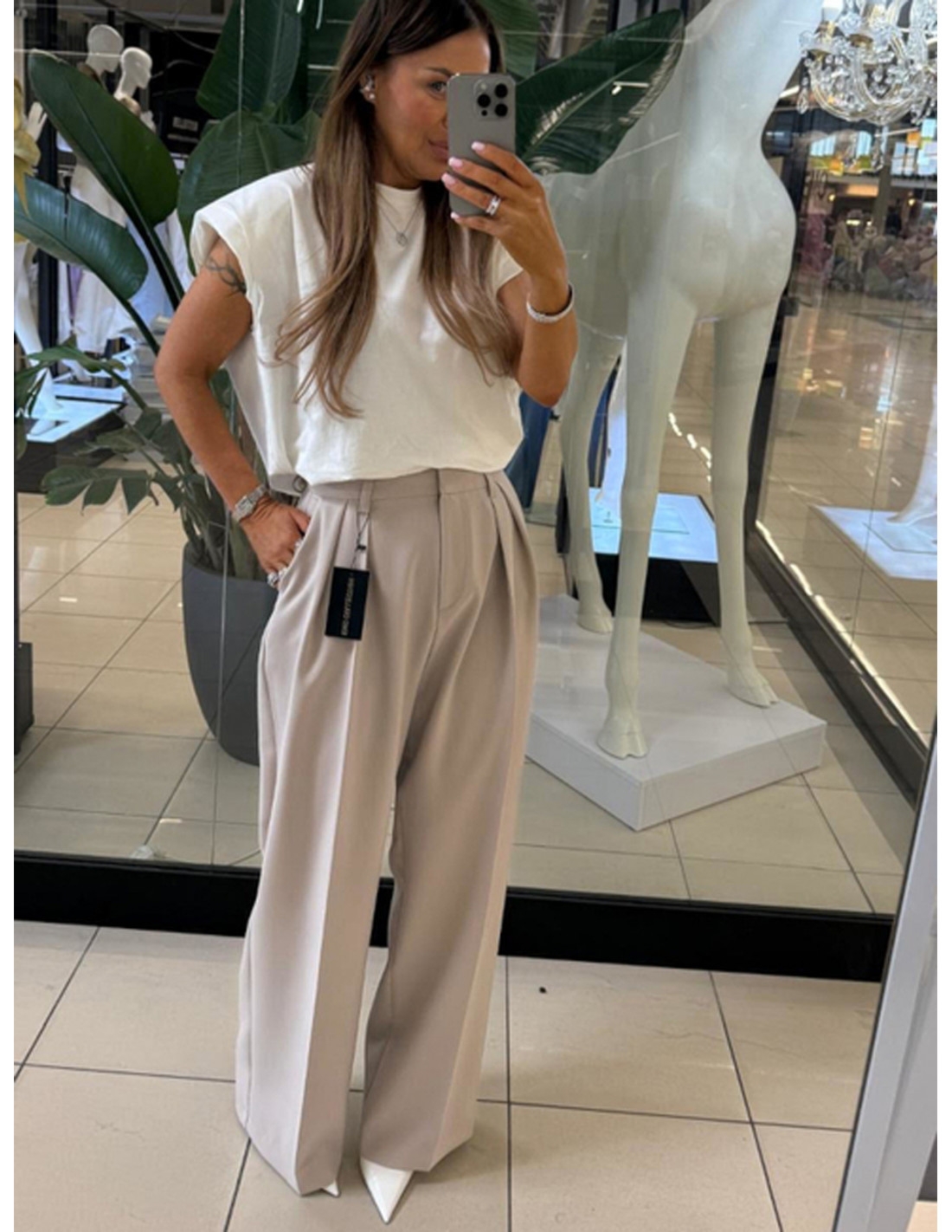 Eleganckie spodnie z zakładkami MIHO – cappuccino