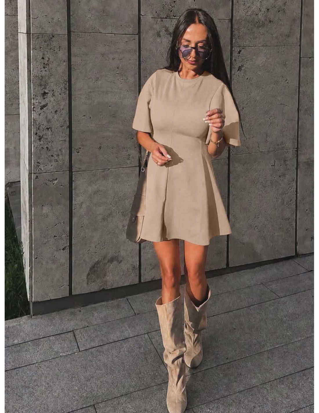 Rozkloszowana sukienka mini z wiskozy EVELA - cappuccino