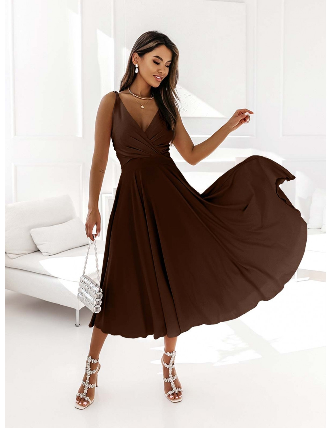 Sukienka midi na ramiączkach AGNES - czekoladowa