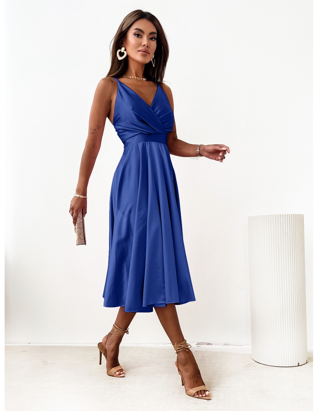 Rozkloszowana sukienka na ramiączkach CRISSY - chabrowa