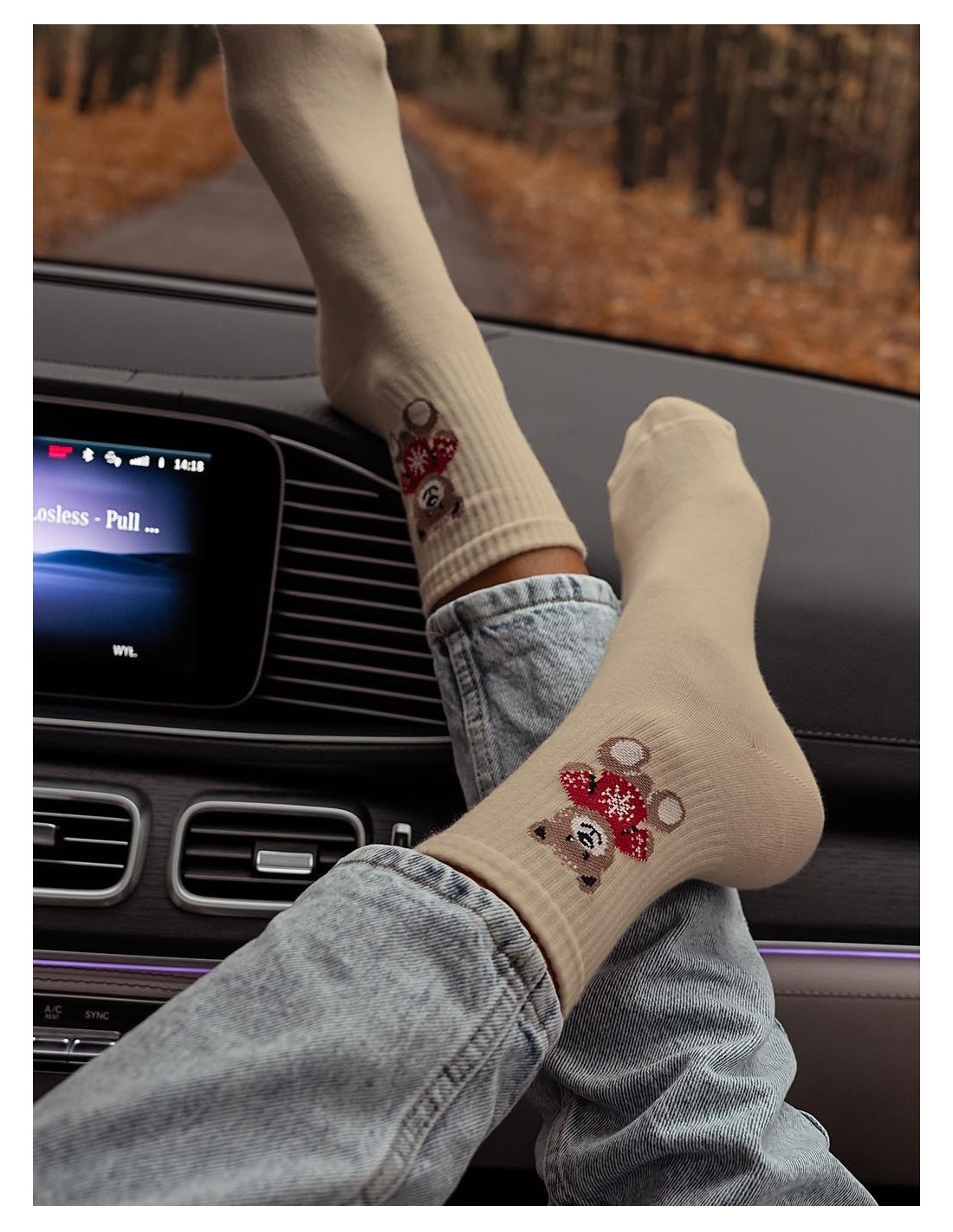 Skarpetki damskie miś w sweterku - beż