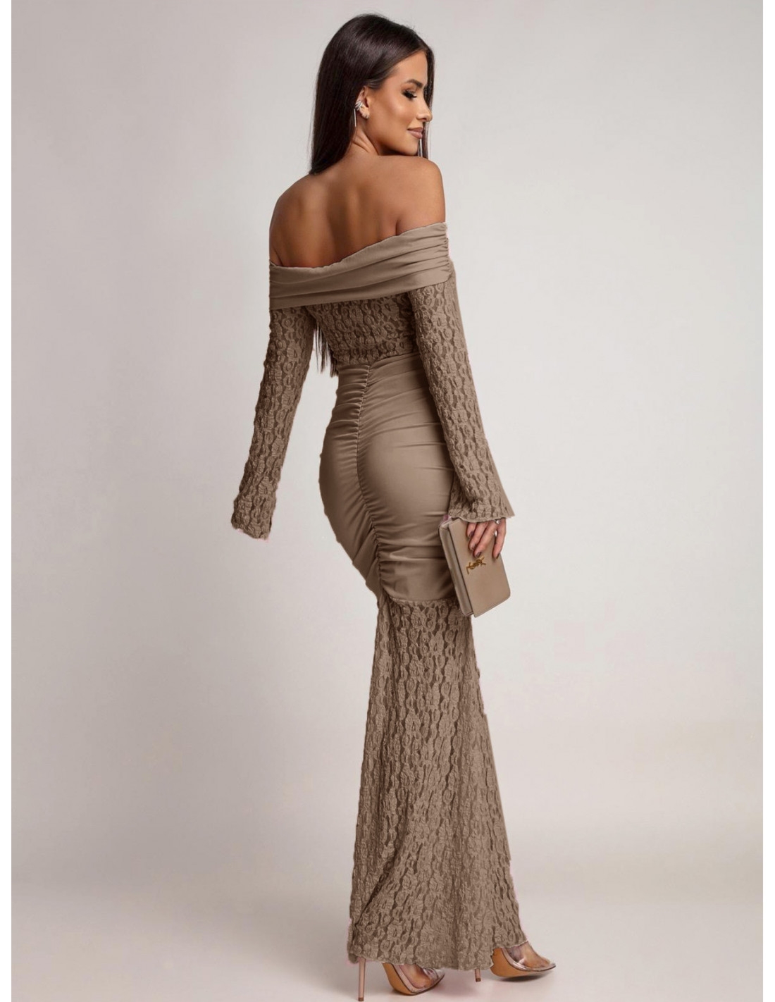 Sukienka maxi z odkrytymi ramionami SANTORIA - mocha mousse