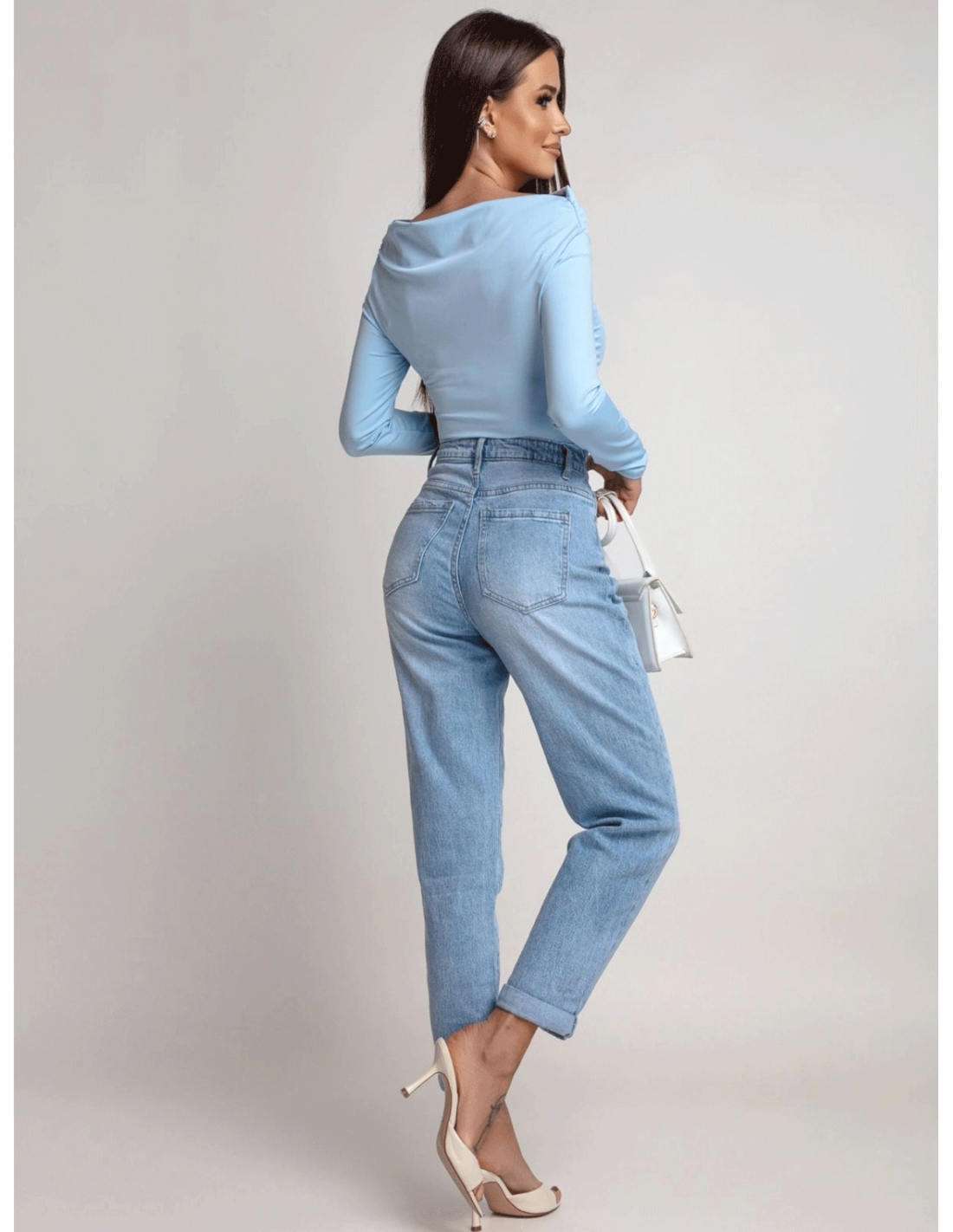 Dopasowana bluzka z asymetrycznym dołem ILIANA - błękitna