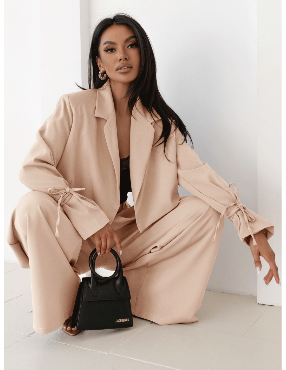 Stylowy garnitur z szerokimi spodniami AIDAN - beżowy