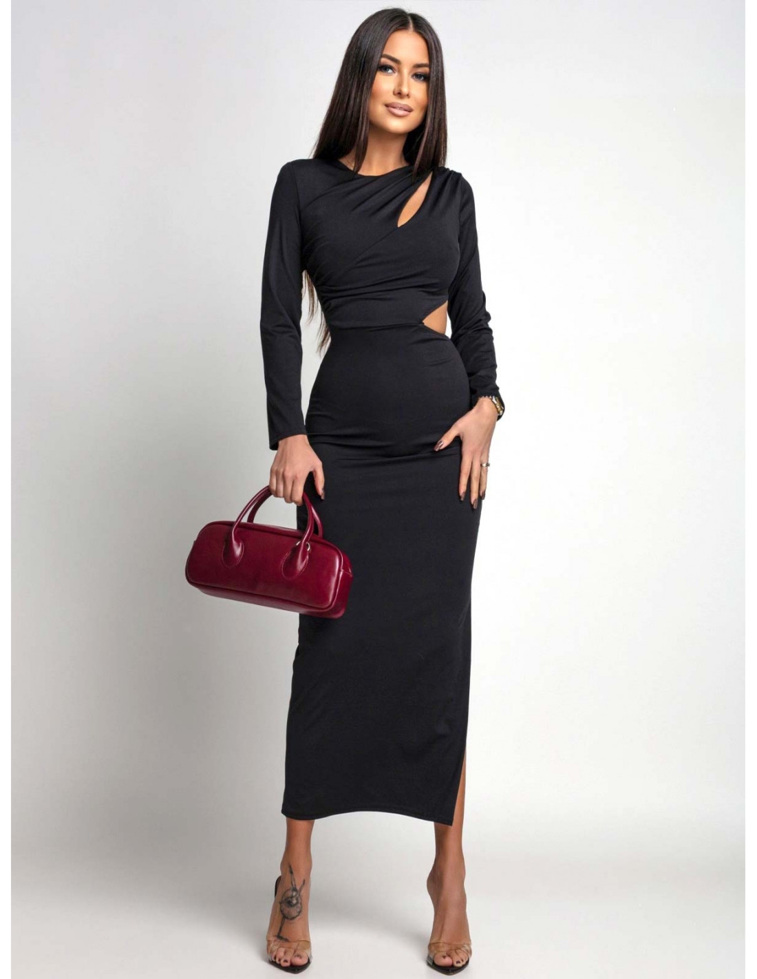 Dopasowana maxi sukienka z wycięciami VASZTI - czarna