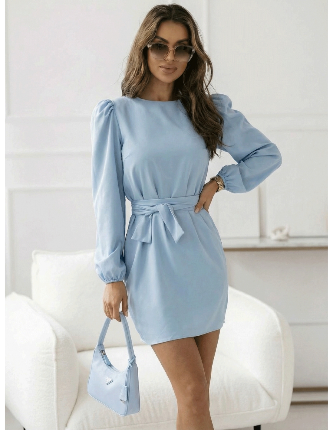Sukienka mini z wiązaniem w talii SARALA - błękitna