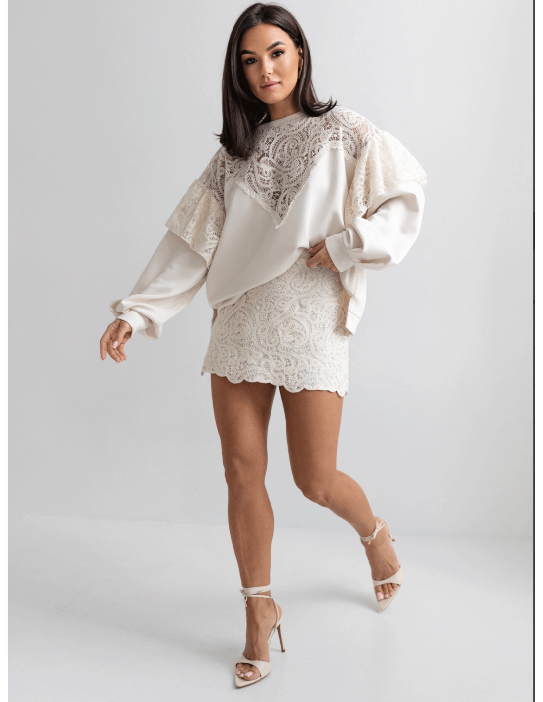 Elegancka koronkowa spódnica mini JONNA – beżowa