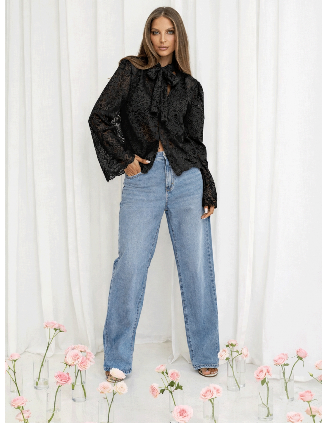 Koronkowa bluzka z ozdobnym wiązaniem MISTY - czarna