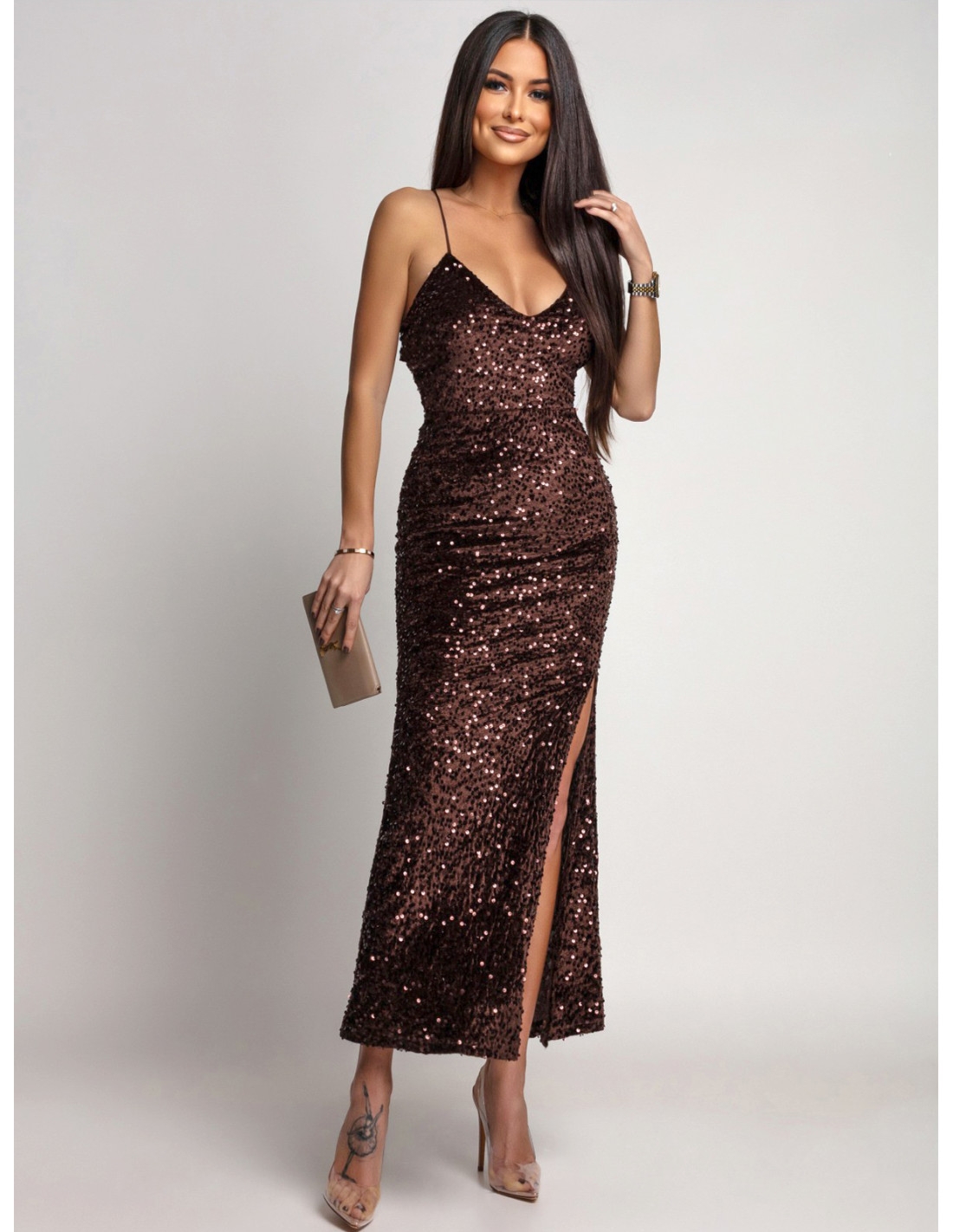 Cekinowa sukienka z odkrytymi plecami VINONA - czekoladowa