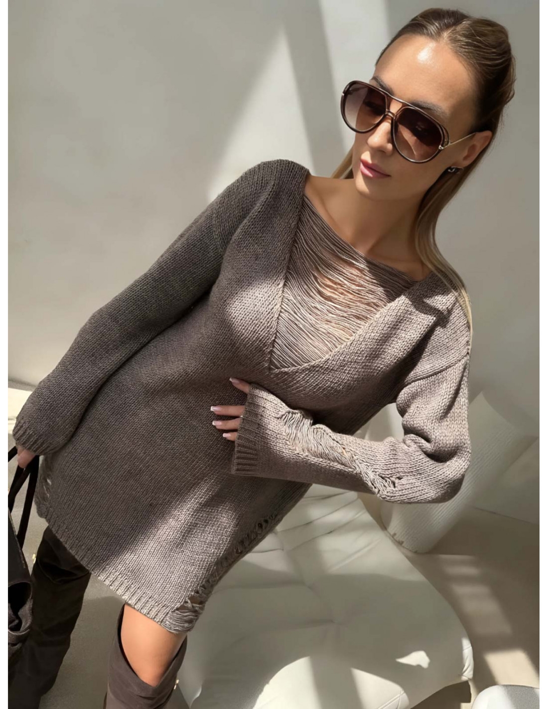 Wełniany długi sweter z rozcięciami DIEDRE - cappuccino