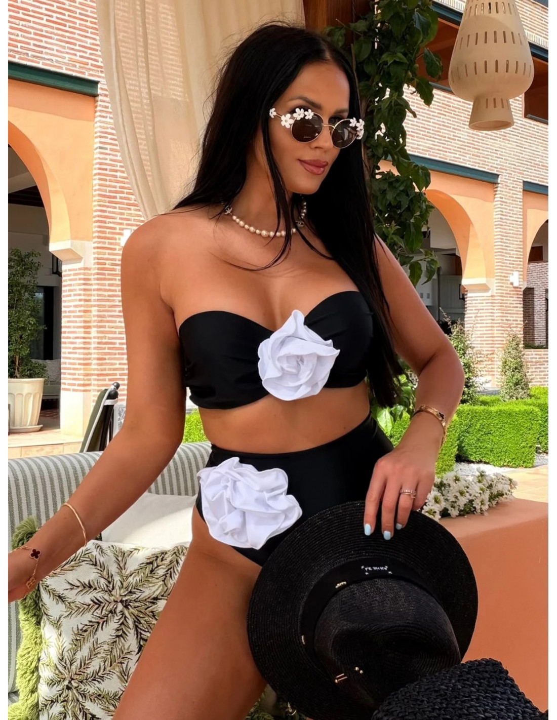 Strój kąpielowy bikini z kwiatem DILIA - czarny