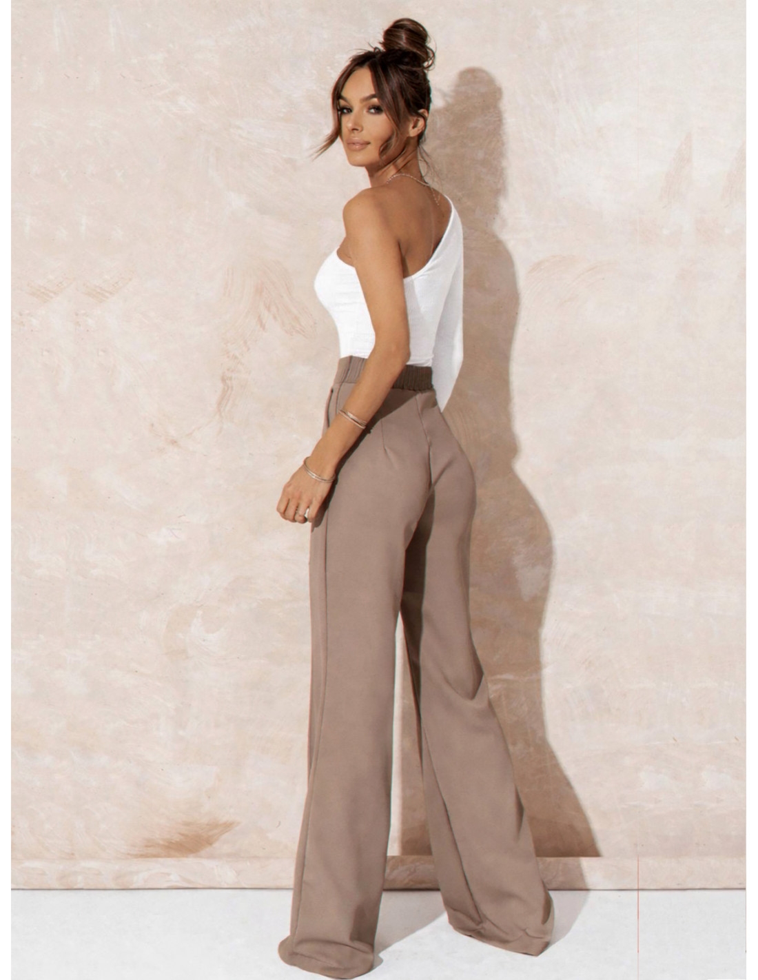 Body na jedno ramię z wycięciem ANVIS - białe