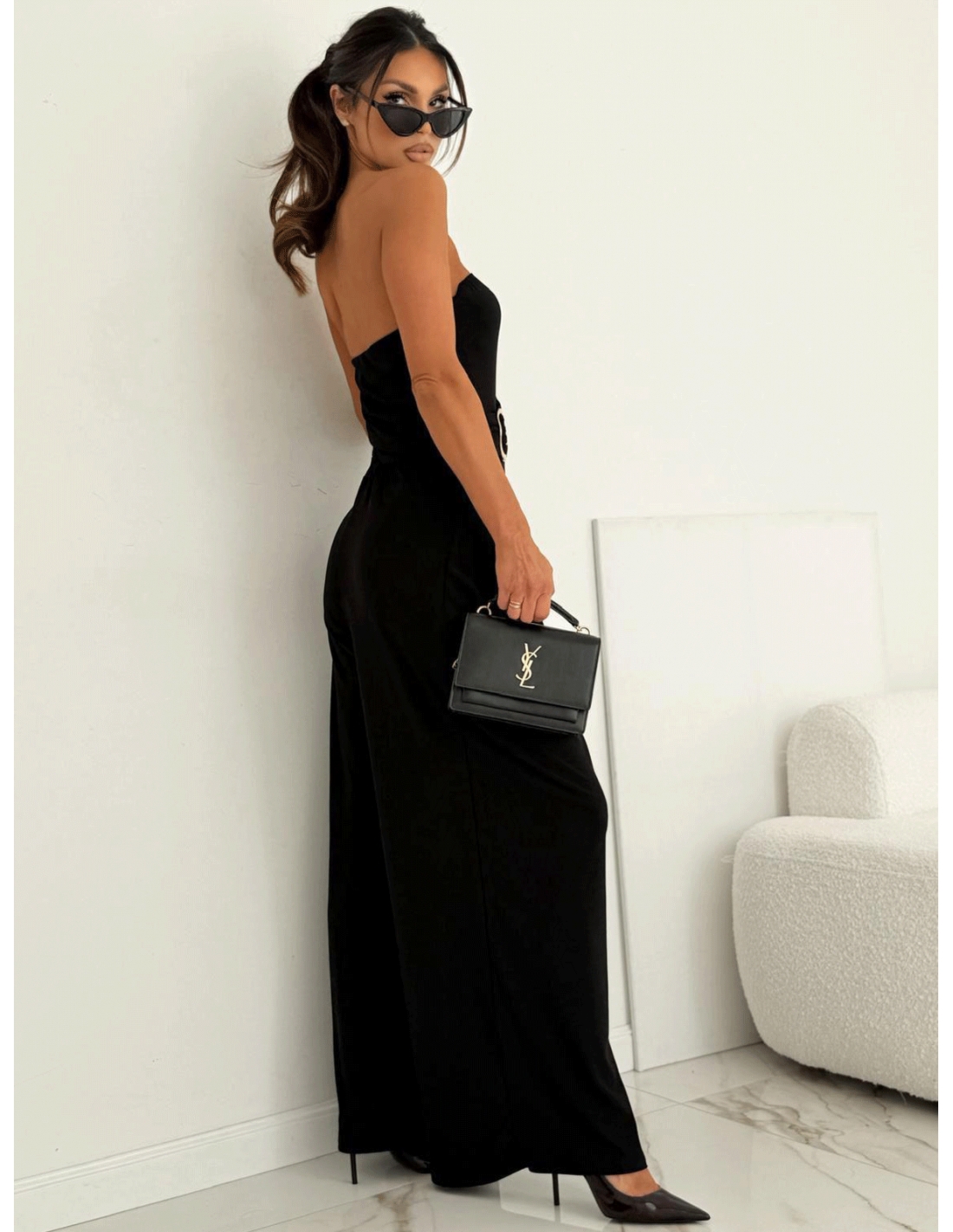 Wiskozowy kombinezon z odkrytymi ramionami RHIAN - czarny