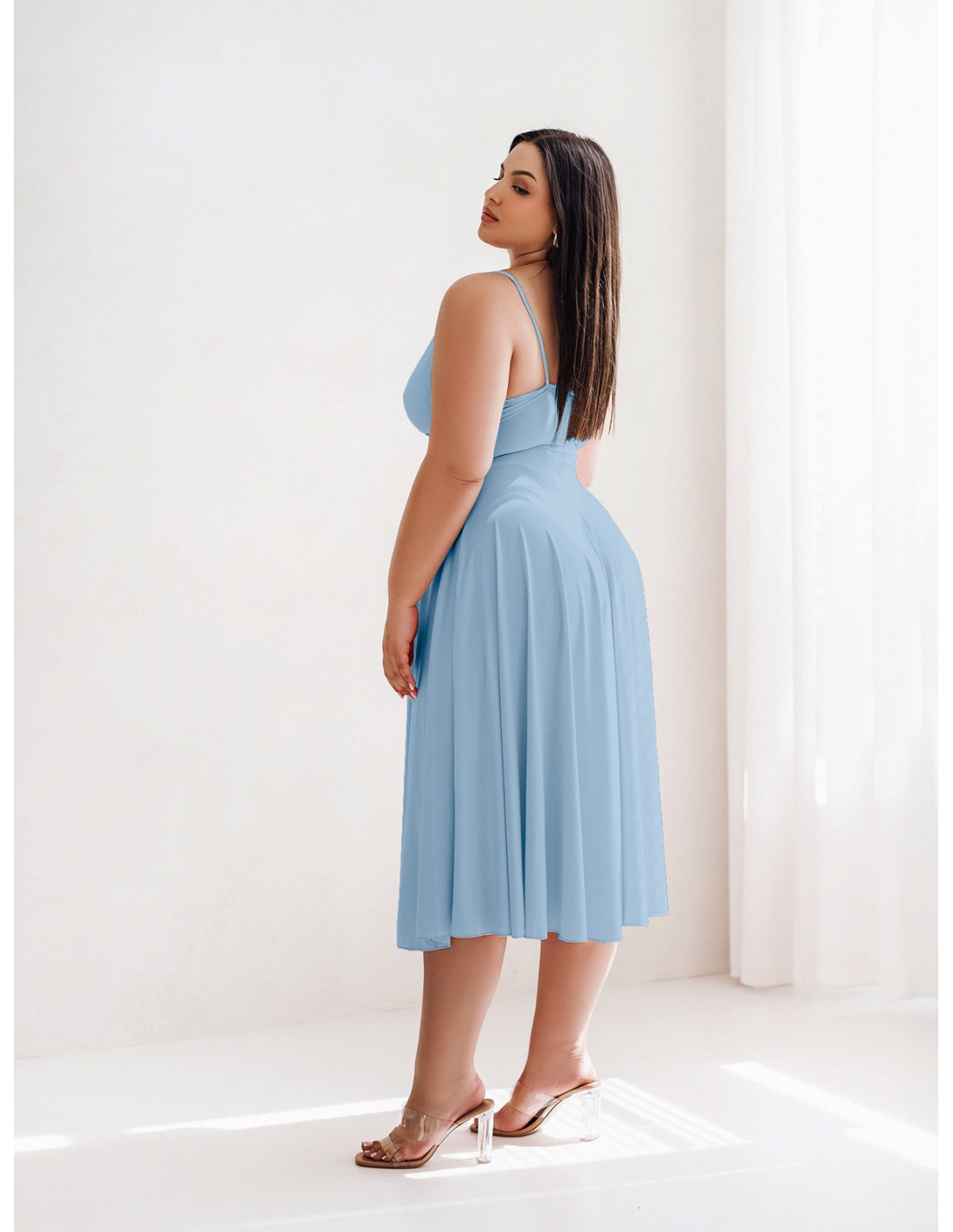 Sukienka midi PLUS SIZE na ramiączkach AGNES - błękitna