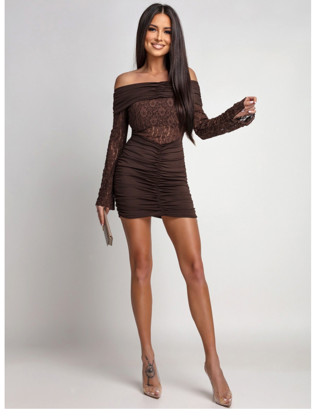 Sukienka mini z odkrytymi ramionami BONIE - czekoladowa