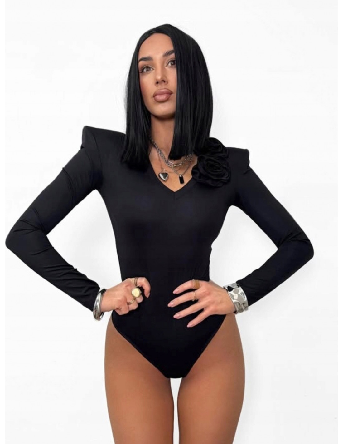 Wiskozowe body z ozdobnym kwiatem SOANA - czarne