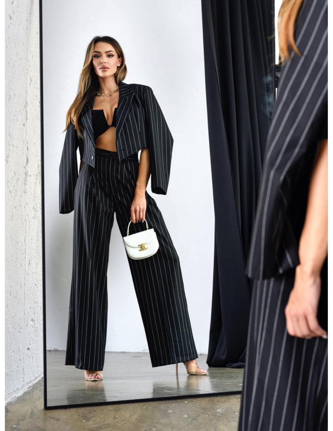 Krótka marynarka oversize w prążek JANEY - czarna