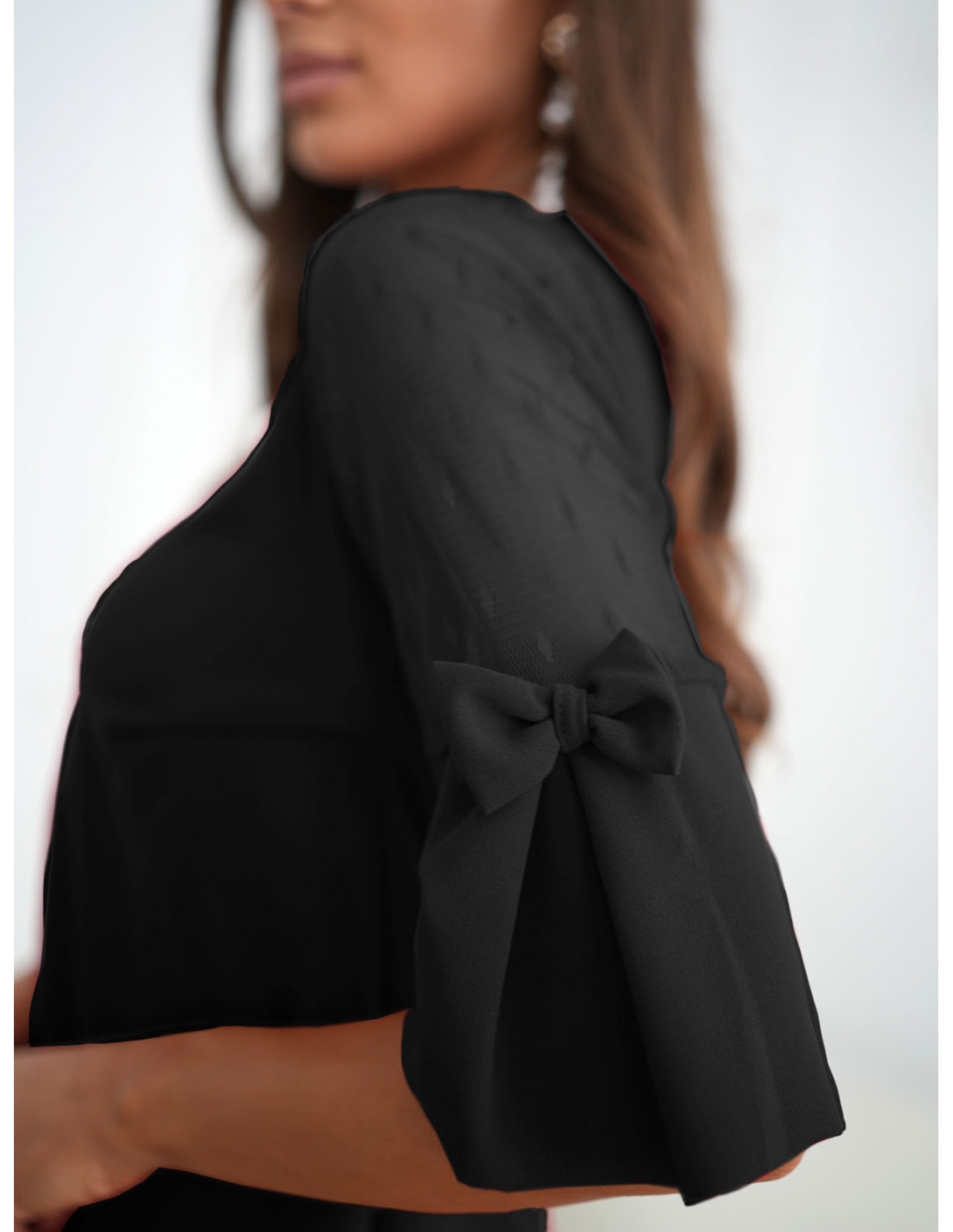 Elegancka sukienka z tiulowymi rękawami MERIEL - czarna