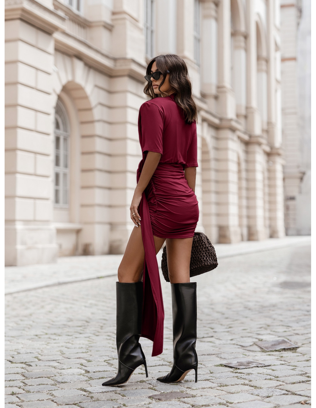 Wiskozowa sukienka mini z wiązaniem NAOYA - bordowa