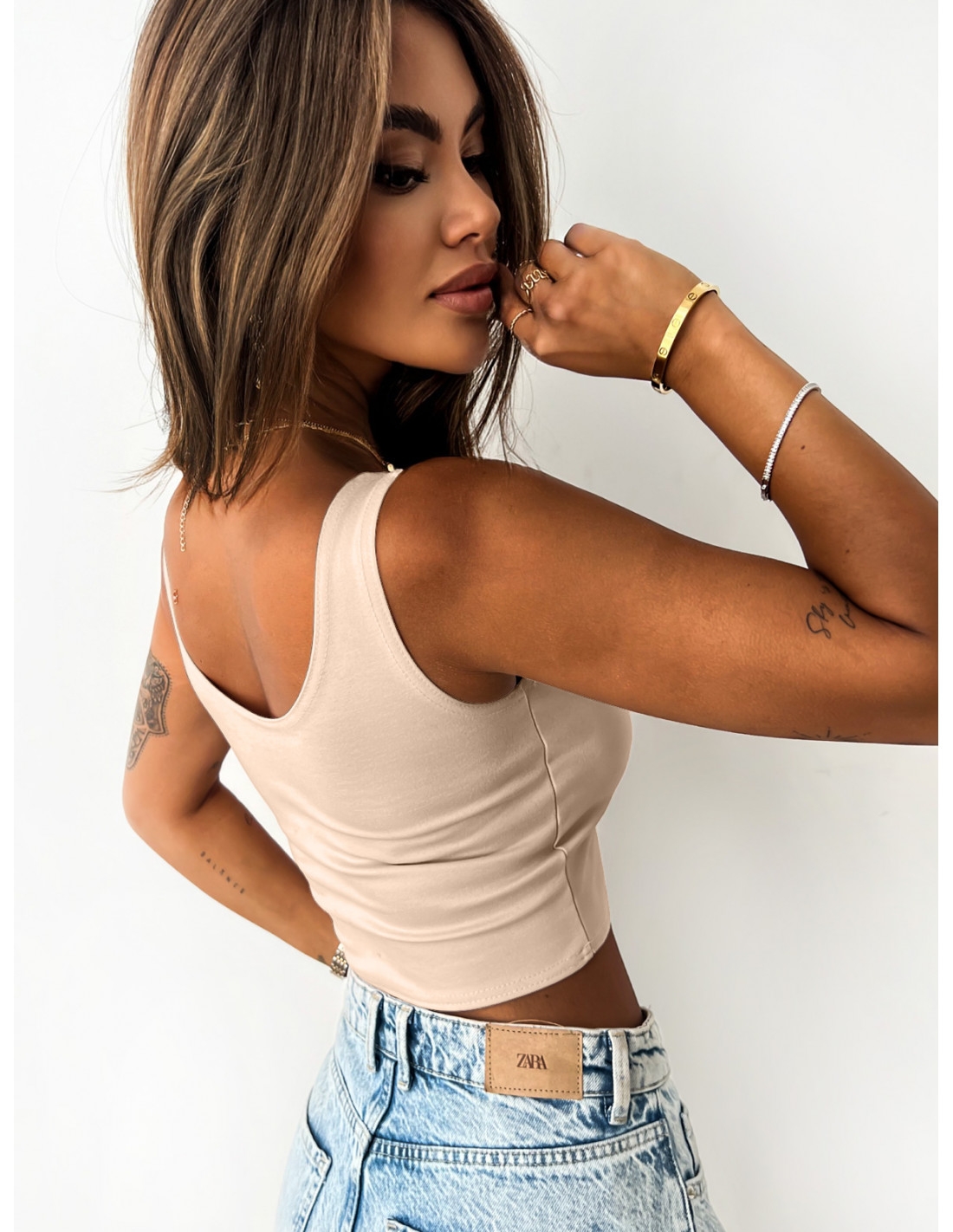 Klasyczny crop top na szerokich ramiączkach LILU - beżowy