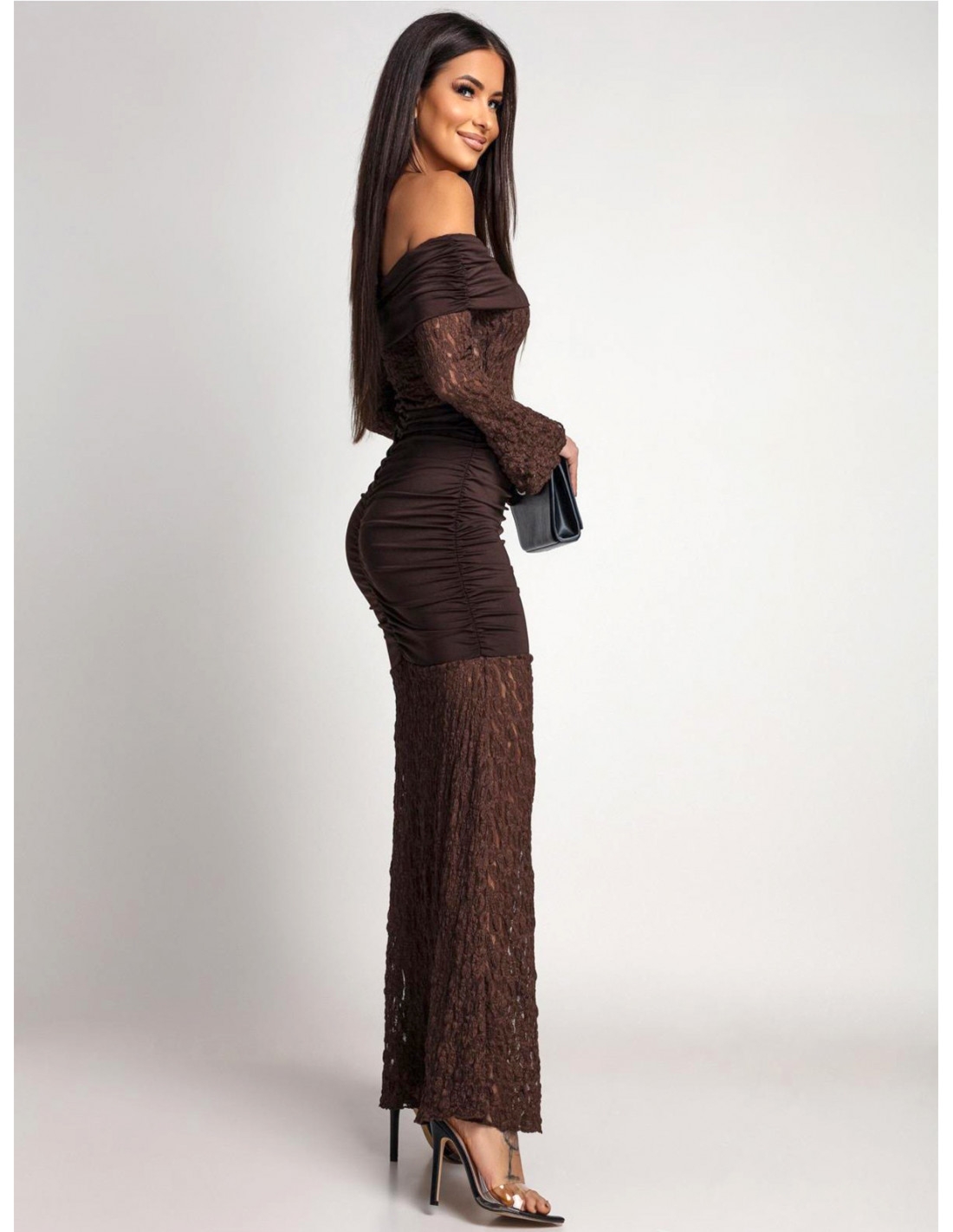 Sukienka maxi z odkrytymi ramionami SANTORIA - czekoladowa