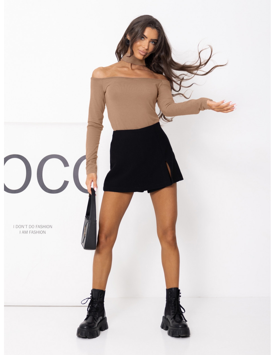 Bluzka hiszpanka z wiskozy z chokerem RELAVIA - cappuccino