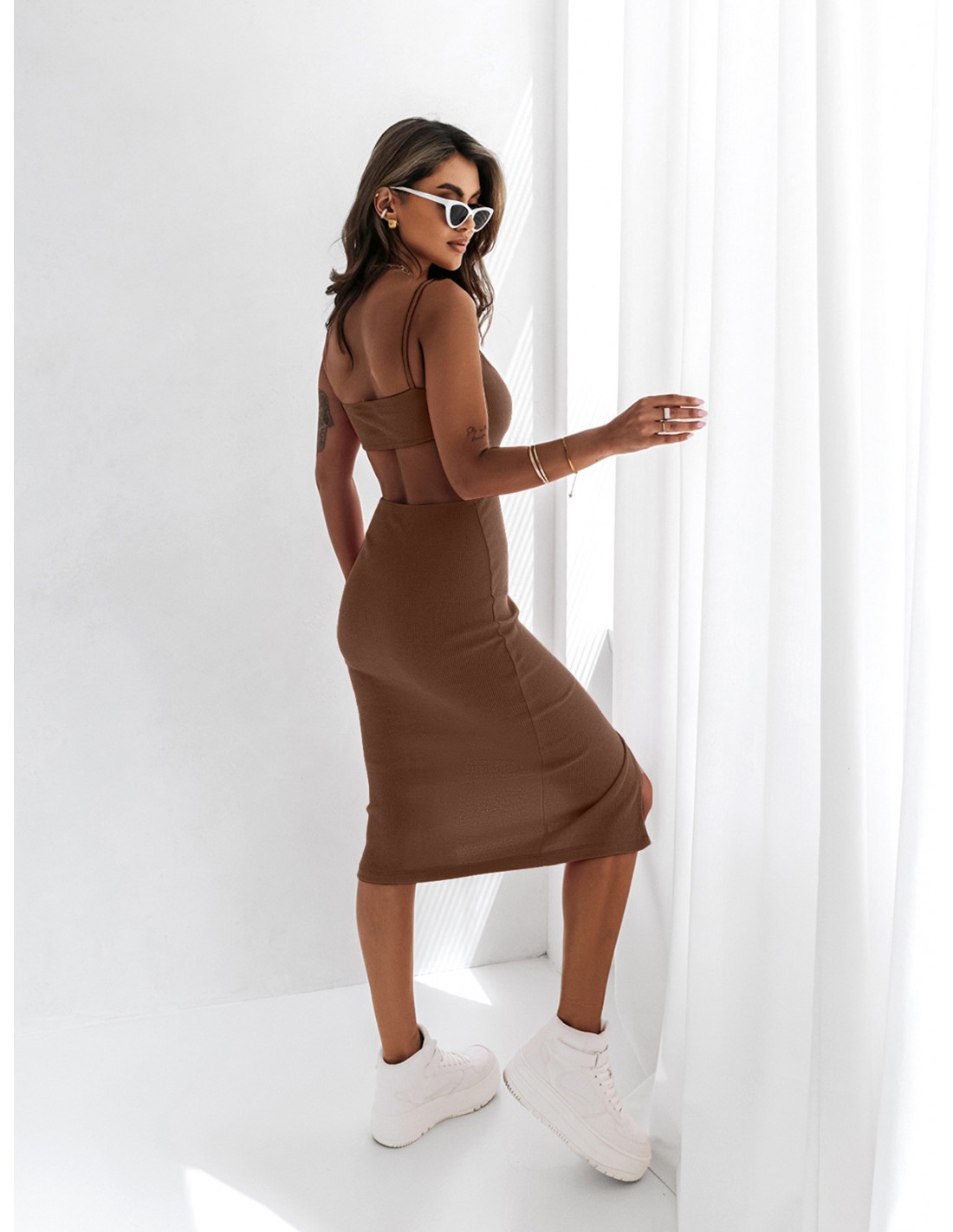 Midi sukienka z wycięciem na plecach CHELSEA - cappuccino